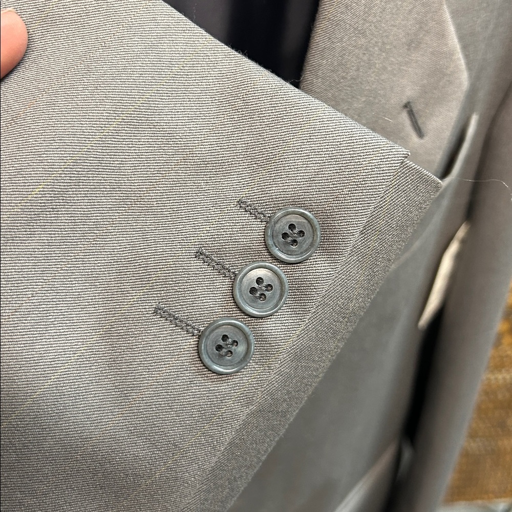 9932 Men's Gray Suit Dillards Size 39R Coat 32 Pants Yves Saint Laurent - Picture 4 of 15